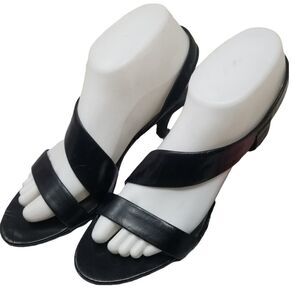 Black NINE WEST HEELED SANDALS . SIZE 8M.